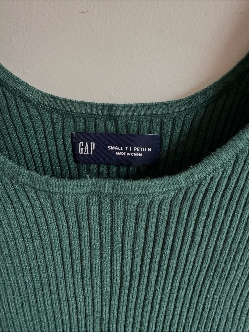GAP Dark Green Ribbed Tank - Picture 5 of 6